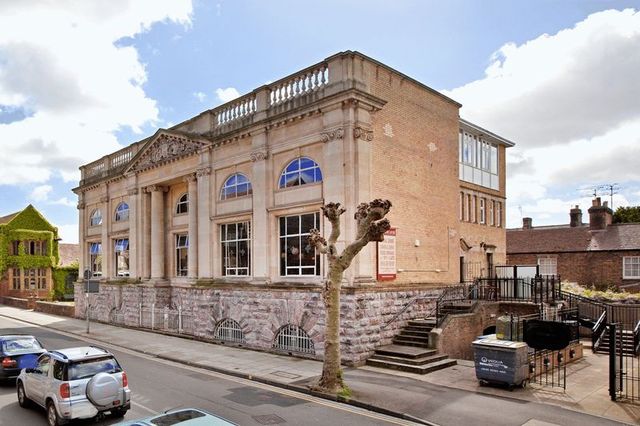  Image of 2 Bedroom Flat to rent at Corporation Street  Taunton, TA1 4AW