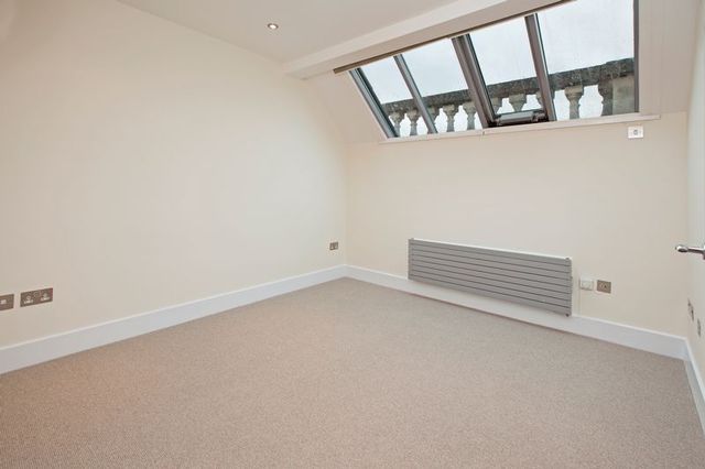  Image of 2 Bedroom Flat to rent at Corporation Street  Taunton, TA1 4AW