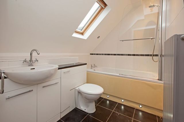  Image of 2 Bedroom Flat to rent at Corporation Street  Taunton, TA1 4AW