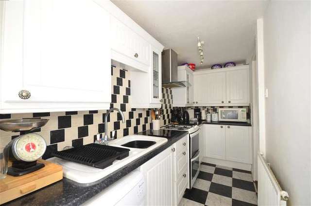  Image of 1 Bedroom Apartment for sale at Portsmouth Hampshire Portsmouth, PO1 1LU