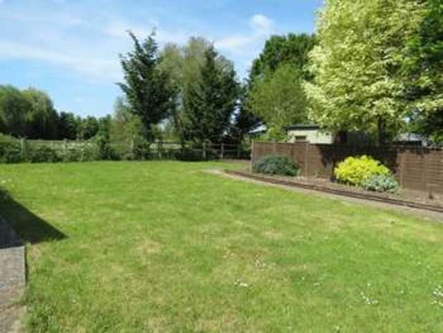  Image of 2 Bedroom Maisonette to rent at Forest Green Road Fifield Bray Wick, SL6 2NR