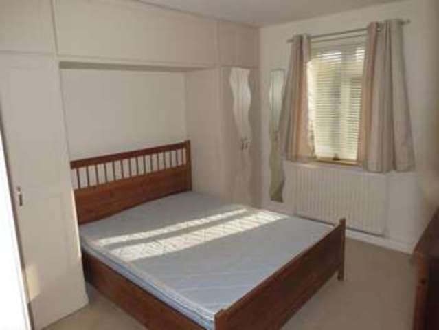  Image of 2 Bedroom Maisonette to rent at Forest Green Road Fifield Bray Wick, SL6 2NR