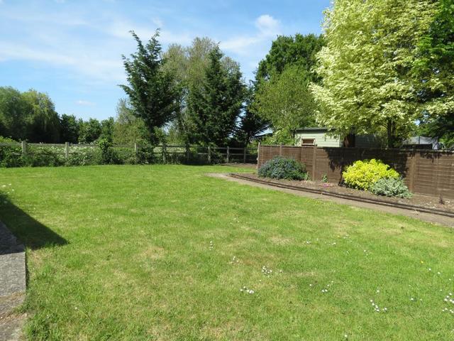  Image of 2 Bedroom Maisonette to rent at Forest Green Road Fifield Bray Wick, SL6 2NR