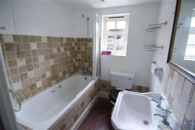  Image of 2 Bedroom Detached to rent at Rickmansworth, WD3 5JF