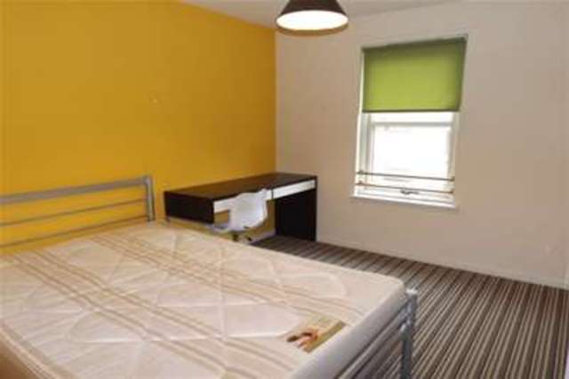  Image of 2 Bedroom Flat to rent at Glasgow, G12 8PQ