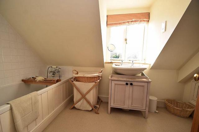  Image of 4 Bedroom Terraced for sale at North Stoke, OX10 6BL