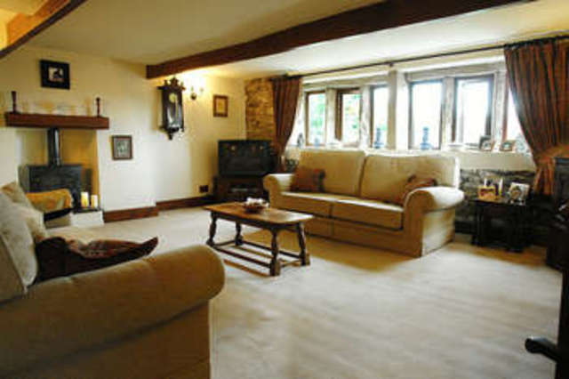  Image of 2 Bedroom Cottage for sale at Greenfield Saddleworth Greenfield, OL3 7DZ