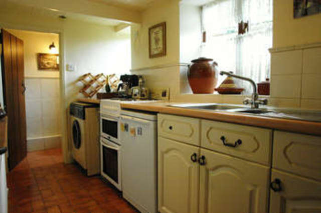  Image of 2 Bedroom Cottage for sale at Greenfield Saddleworth Greenfield, OL3 7DZ