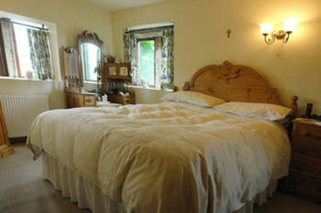  Image of 2 Bedroom Cottage for sale at Greenfield Saddleworth Greenfield, OL3 7DZ