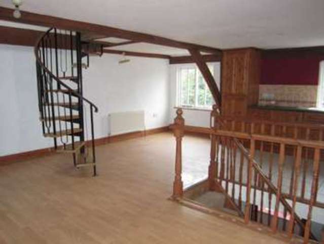  Image of 2 Bedroom Cottage for sale at Riverside Mews Lechlade Gloucestershire, GL7 3AL