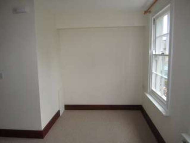  Image of 4 Bedroom Cottage for sale at Riverside Mews Lechlade Gloucestershire, GL7 3AL