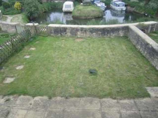  Image of 4 Bedroom Cottage for sale at Riverside Mews Lechlade Gloucestershire, GL7 3AL