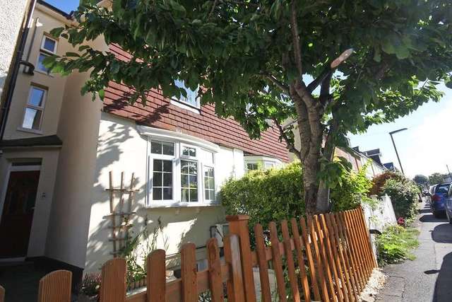  Image of 3 Bedroom Detached for sale at Reigate, RH2 7JX
