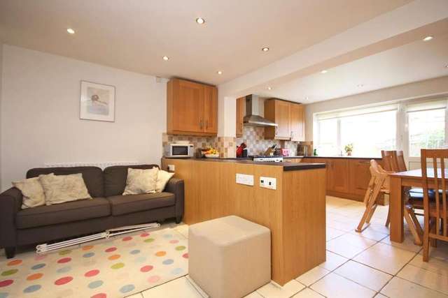  Image of 3 Bedroom Detached for sale at Reigate, RH2 7JX