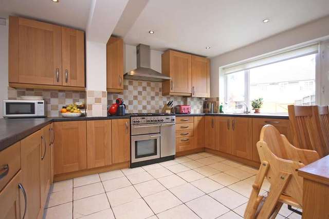  Image of 3 Bedroom Detached for sale at Reigate, RH2 7JX