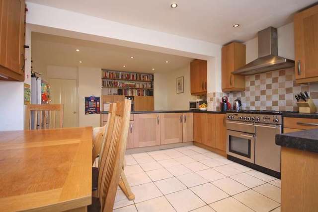  Image of 3 Bedroom Detached for sale at Reigate, RH2 7JX