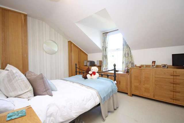  Image of 3 Bedroom Detached for sale at Reigate, RH2 7JX