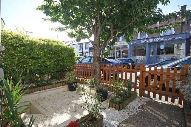  Image of 3 Bedroom Detached for sale at Reigate, RH2 7JX