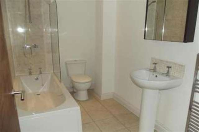  Image of 2 Bedroom Flat to rent at Studley, B80 7AG