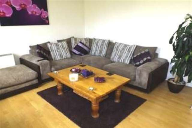 Image of 2 Bedroom Flat to rent at Chelmsford, CM1 1UE
