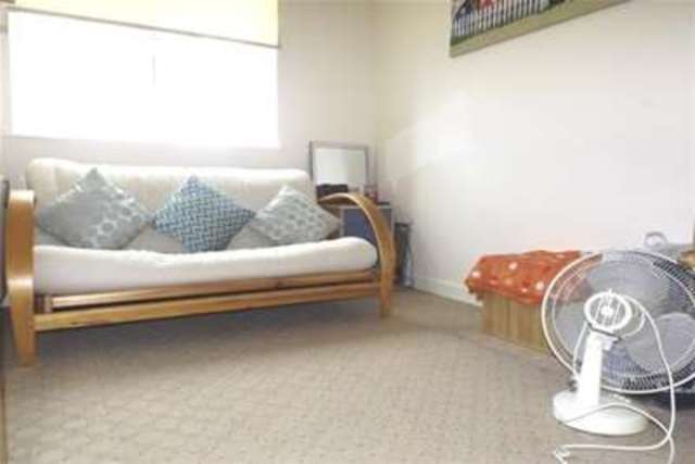  Image of 2 Bedroom Flat to rent at Chelmsford, CM1 1UE