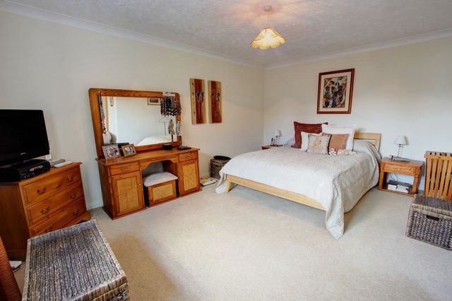  Image of 5 Bedroom Detached for sale at Campion Drive  Romsey, SO51 7RD