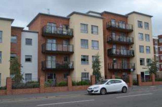  Image of 1 Bedroom Flat for sale at Carnarvon Road Clacton-On-Sea Clacton-on-Sea, CO15 6EE