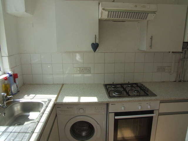  Image of 2 Bedroom Terraced to rent at Leeds West Yorkshire, LS9 7BY
