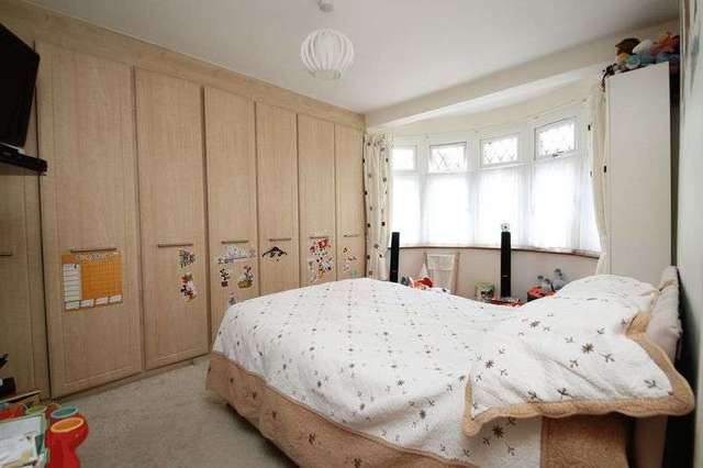  Image of 4 Bedroom Terraced for sale at Elms Park Avenue  Wembley, HA0 2RR