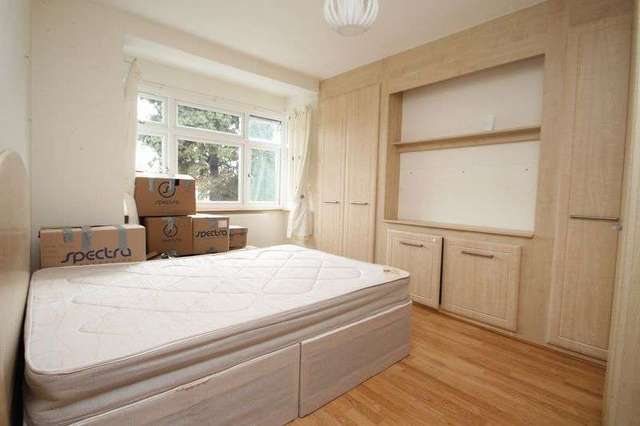  Image of 4 Bedroom Terraced for sale at Elms Park Avenue  Wembley, HA0 2RR