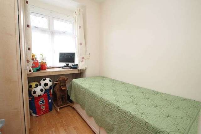  Image of 4 Bedroom Terraced for sale at Elms Park Avenue  Wembley, HA0 2RR
