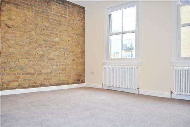  Image of 1 Bedroom Apartment to rent at Buckhurst Hill, IG9 5TQ