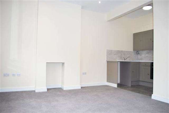  Image of 1 Bedroom Apartment to rent at Buckhurst Hill, IG9 5TQ