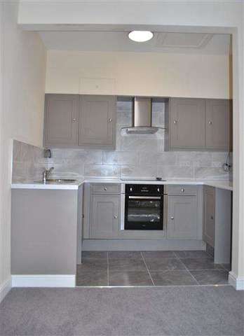  Image of 1 Bedroom Apartment to rent at Buckhurst Hill, IG9 5TQ