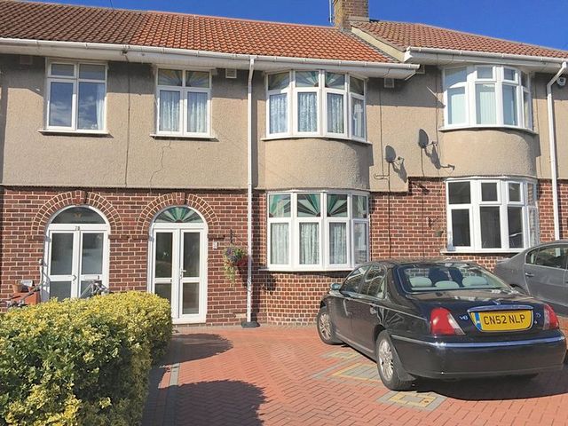  Image of 3 Bedroom Terraced for sale at Gordon Avenue  Bristol, BS5 7DS