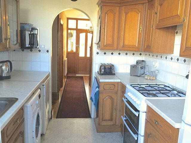  Image of 3 Bedroom Terraced for sale at Gordon Avenue  Bristol, BS5 7DS