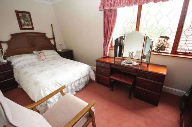  Image of 4 Bedroom Detached for sale at High Road  Chigwell, IG7 6DJ