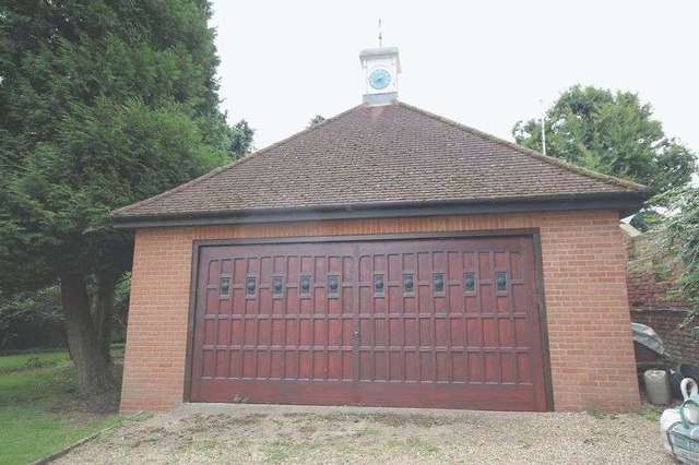  Image of 4 Bedroom Detached for sale at High Road  Chigwell, IG7 6DJ