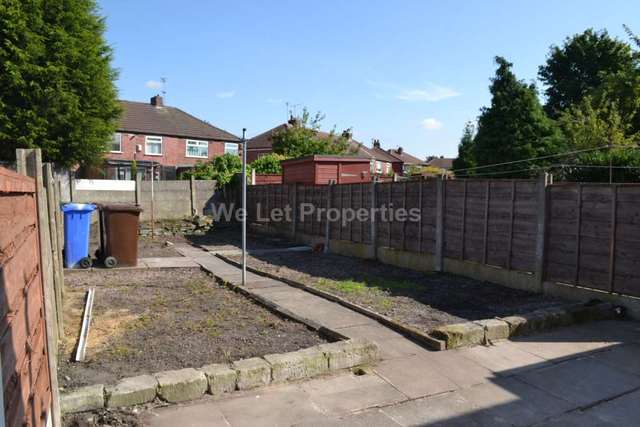  Image of 2 Bedroom Detached to rent at John Street Droylsden Manchester, M43 6EZ