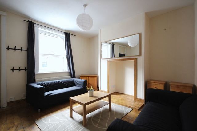  Image of 2 Bedroom Terraced to rent at Kelsall Place Hyde Park Leeds, LS6 1RA
