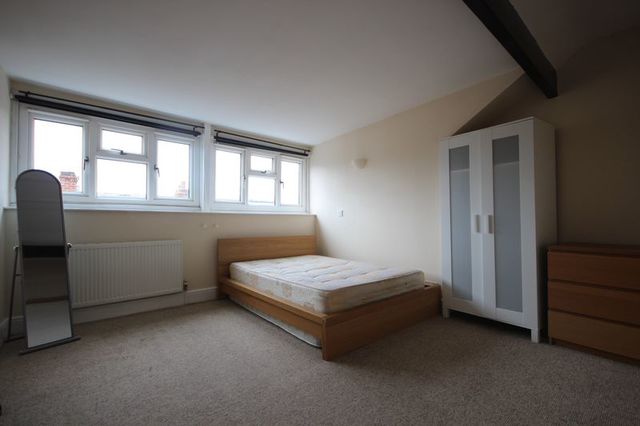  Image of 2 Bedroom Terraced to rent at Kelsall Place Hyde Park Leeds, LS6 1RA