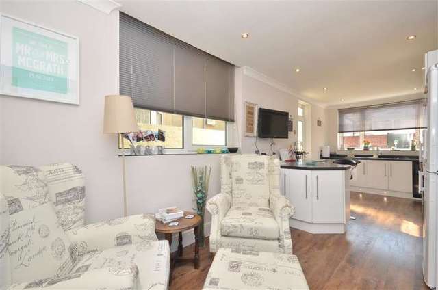  Image of 3 Bedroom Terraced for sale at Portsmouth Hampshire Portsmouth, PO2 8BS