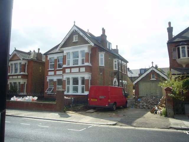  Image of 1 Bedroom Flat to rent at Newburgh Road  London, W3 6DQ