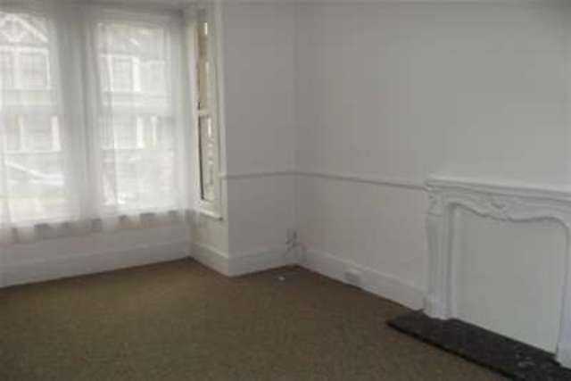  Image of 1 Bedroom Flat to rent at Newbury Park, IG2 7AS