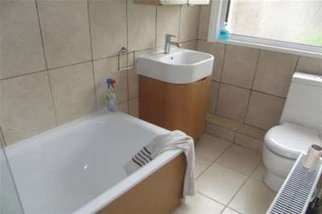  Image of 1 Bedroom Flat to rent at Newbury Park, IG2 7AS