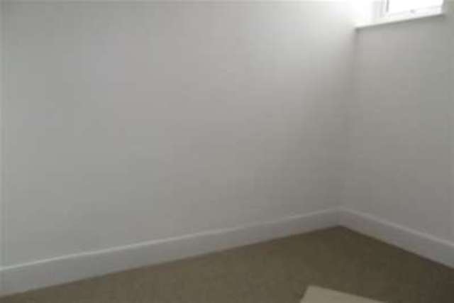  Image of 1 Bedroom Flat to rent at Newbury Park, IG2 7AS