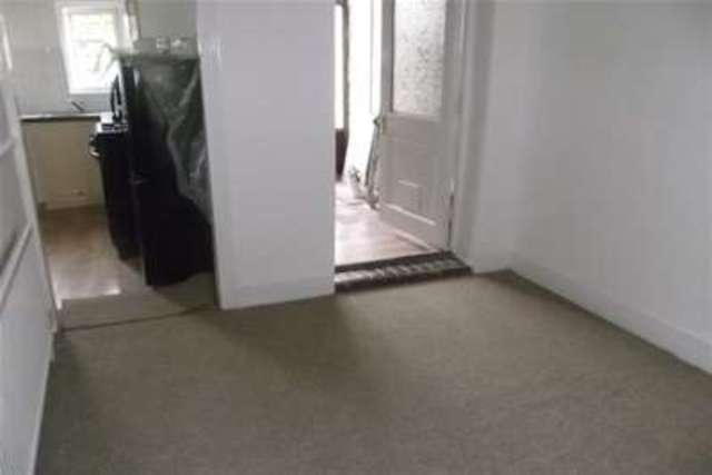  Image of 1 Bedroom Flat to rent at Newbury Park, IG2 7AS