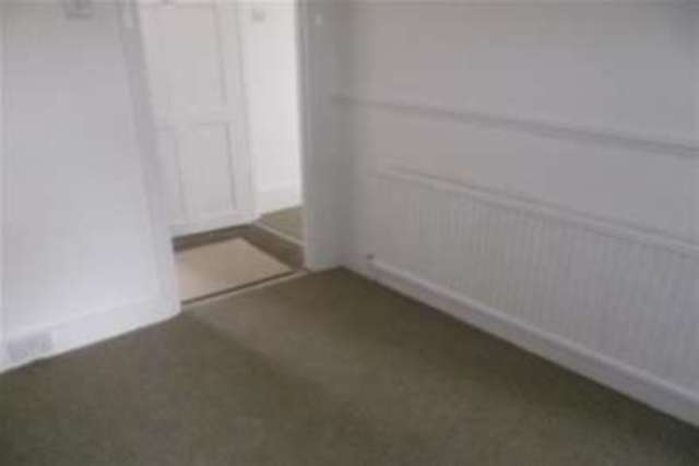  Image of 1 Bedroom Flat to rent at Newbury Park, IG2 7AS