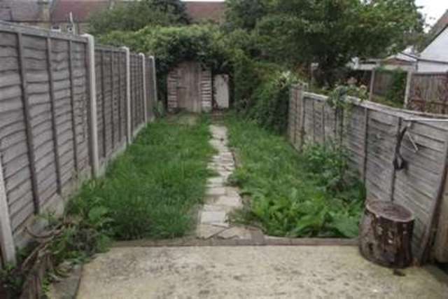  Image of 1 Bedroom Flat to rent at Newbury Park, IG2 7AS