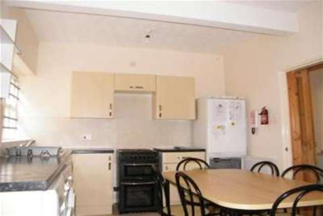  Image of 4 Bedroom Detached to rent at Southampton, SO17 1PP